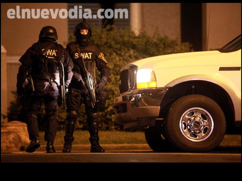 Francotiradores encapuchados de SWAT en la UPR