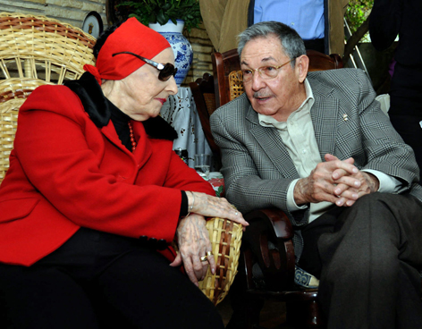 Alicia Alonso y Raul Castro