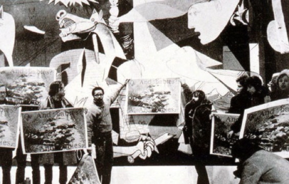 Acción del Art Workers’ Coalition ante el Guernica en 1970.