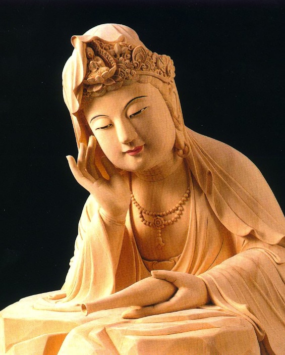 Kuan-Yin escuchando, compasión y sabiduría