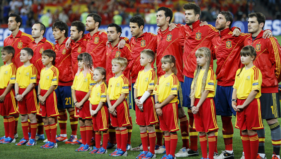 selección española escucha el himno
