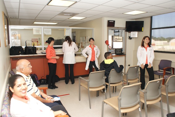 La Clínica de la Escuela de Medicina ofrece evaluaciones de salud para niños y jóvenes en el regreso a clases