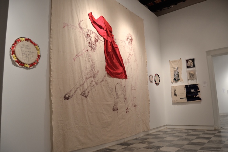 La torera / El jardín, 2012 instalación   pieza en colaboración entre Elsa María Meléndez y Zinthia Vázquez bordado sobre canvas