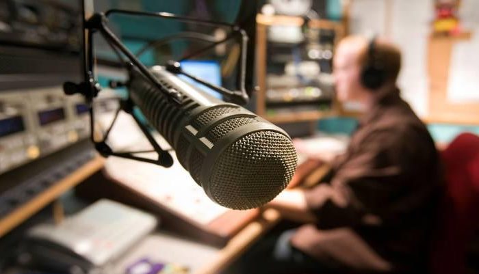 Asppro rinde merecido homenaje a la radio tras huracán María