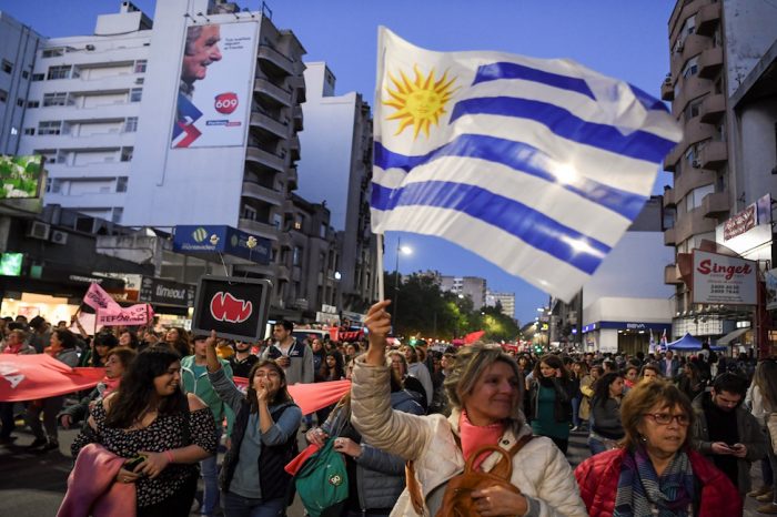 Con el corazón en la mano tras la primera vuelta electoral en Uruguay